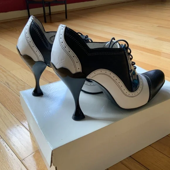 John Fluevog Mansfield Black White & Blue Leather Shoe Size 9 worn once indoors - Picture 10 of 15